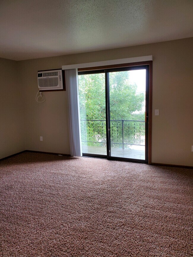 Livingroom/Deck - 1500 32nd Ave SW
