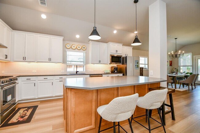 Building Photo - 18426 Bluebird Br Ln