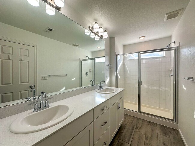 Building Photo - Senderos Creek 3bd paired home