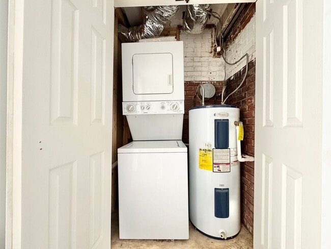 Building Photo - Updated 4 bedroom home convenient to 29