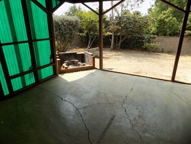 Building Photo - 2537 Greta Pl