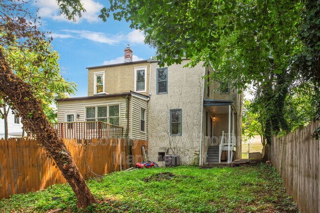 Building Photo - 2217 14th St SE