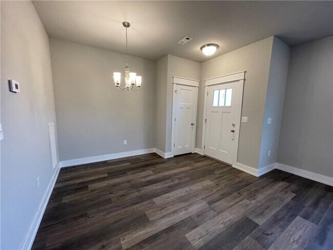 Building Photo - 2616 N Ward Dr
