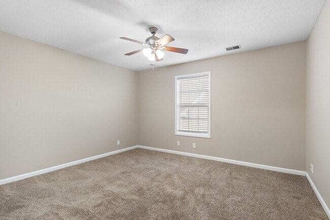 Building Photo - 1566 Autumn Dr
