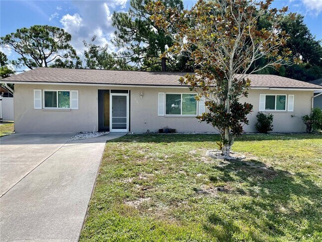 Building Photo - 2101 Utica Dr