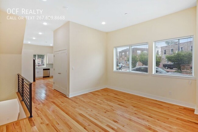 Building Photo - Modern Two Bed Bi-Level Apt w/ Finished Ba...