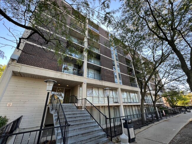 Primary Photo - 1043 S York Rd
