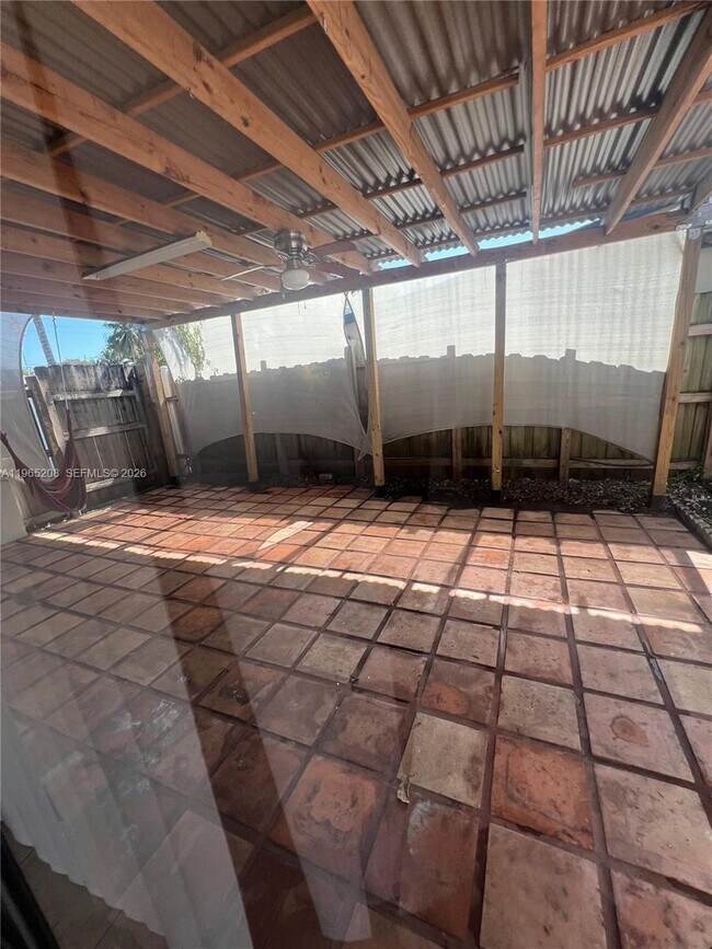 Building Photo - 2010 N 61st Ave