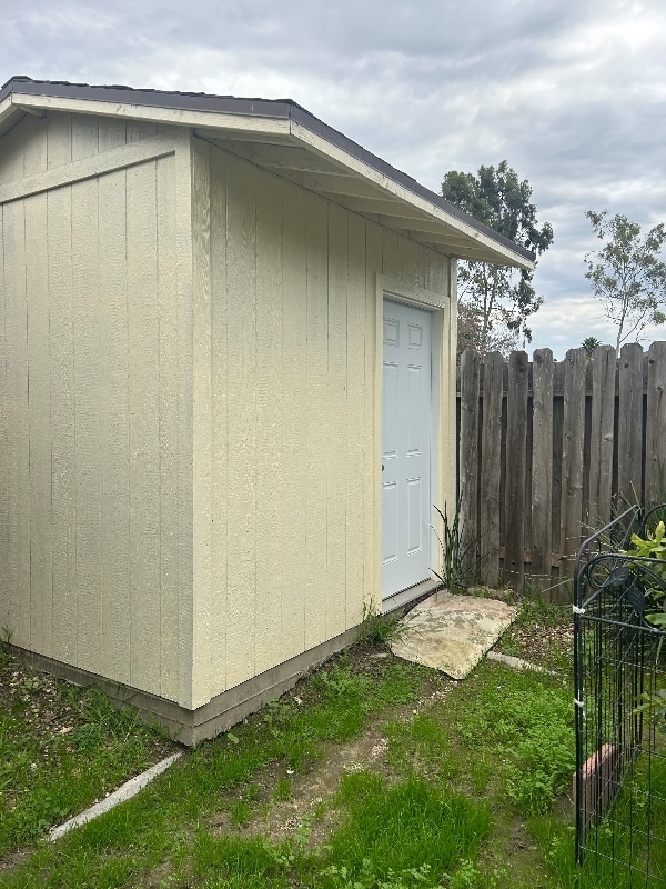 Building Photo - 4443 Estada Dr