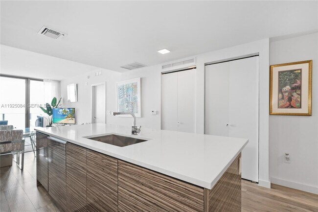 Building Photo - 460 NE 28th St