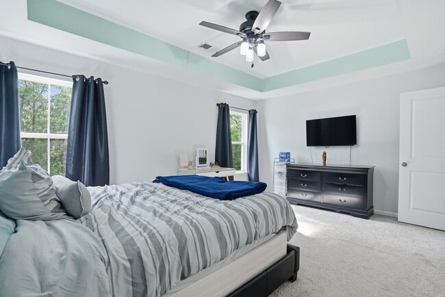 Building Photo - 17 Crown Ct