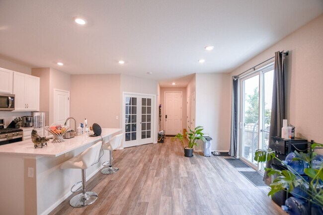 Building Photo - Bonus Loft and Basement!