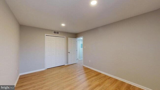 Building Photo - 564 Wilson Bridge Dr