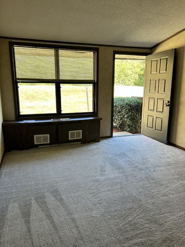 Building Photo - 1 Bedroom Off Hwy 58