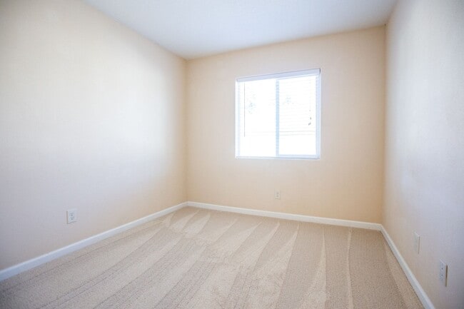 Building Photo - 4 Bedroom Oregon City with Large Bonus Roo...