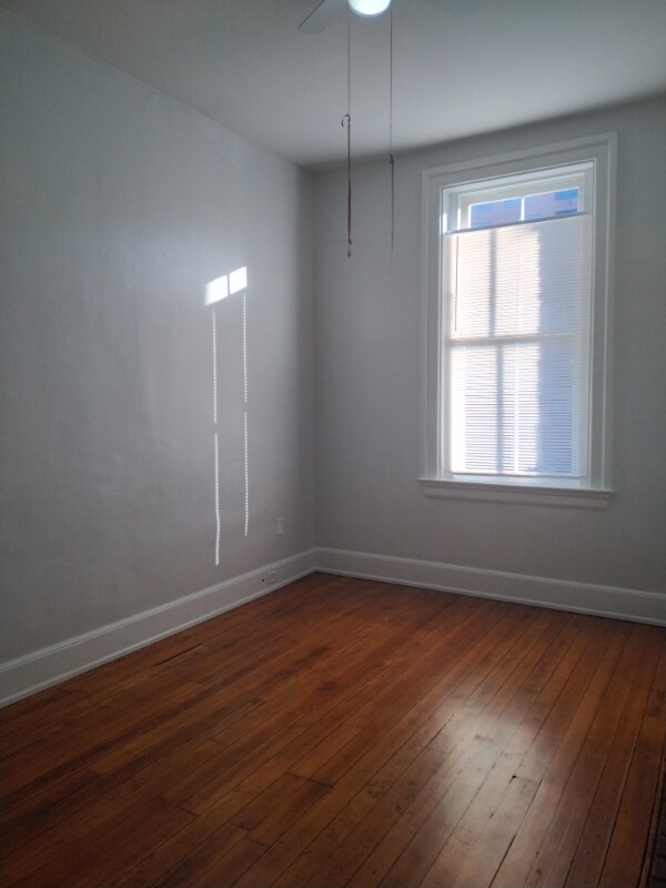 Building Photo - 309 E 13th St