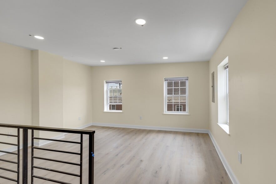 Building Photo - 2723 E Huntingdon St