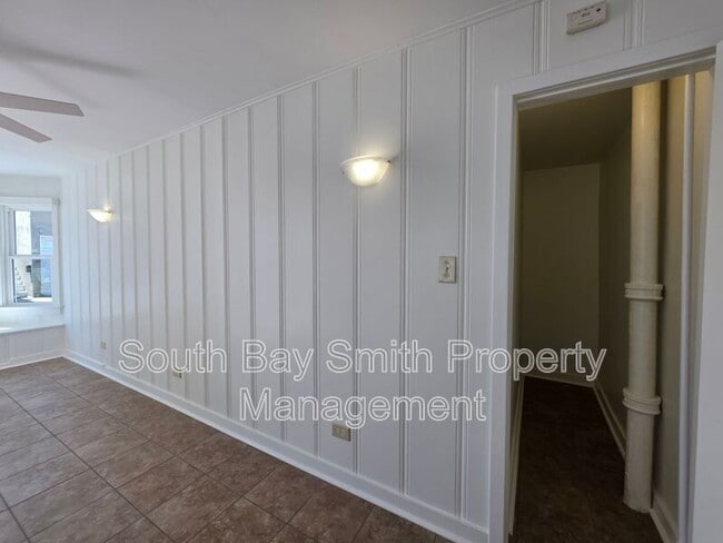 Building Photo - 57 7th Ct