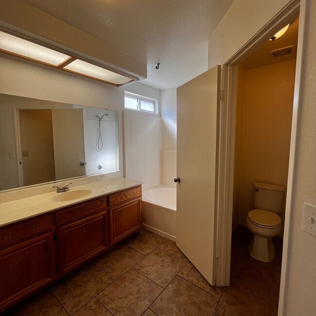 Building Photo - 13649 Glengarry Dr