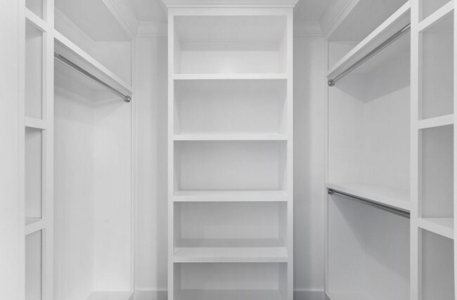 Building Photo - 1639 Maple St