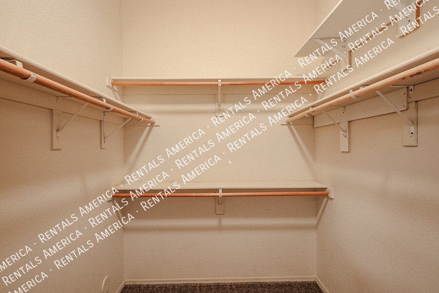 Building Photo - 9447 E Natal Ave