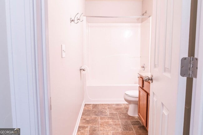 Building Photo - 2046 Barberry Dr