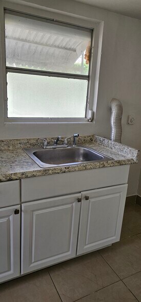 Building Photo - 319 Kenilworth Blvd