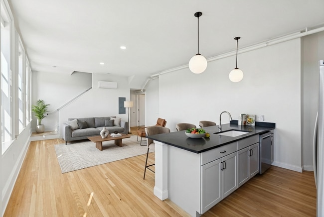 Building Photo - 129 Main St