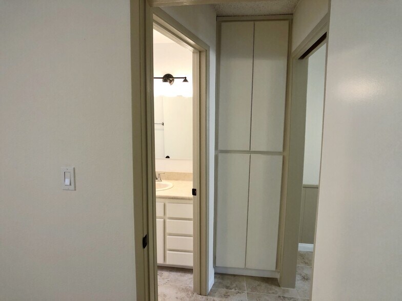 Building Photo - 3966 Cleveland Ave