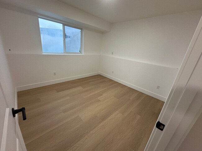 Building Photo - Available in MARCH.  Spacious Single Family - Remodeled- Home with big yard in great location