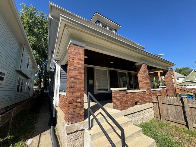 Building Photo - 1020-1022 S Randolph