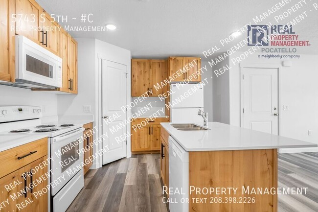 Building Photo - 5743 S 5th-#C