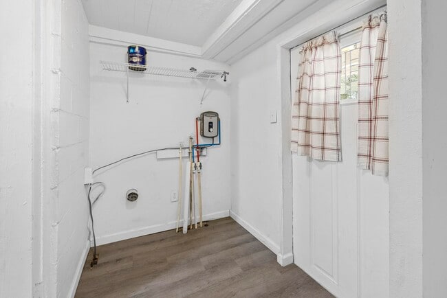 Building Photo - 324 Dixie St