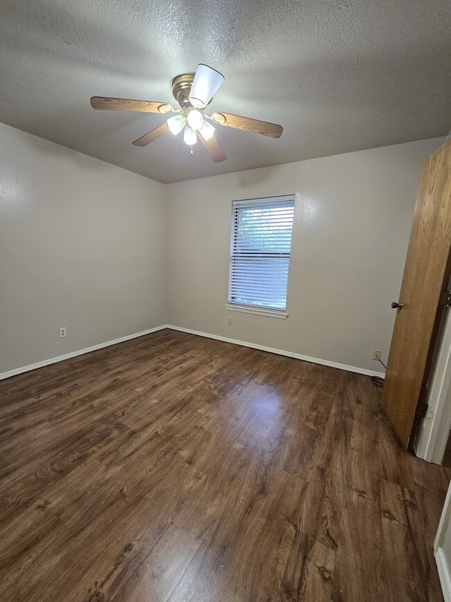 Building Photo - 16044 Pawnee Dr