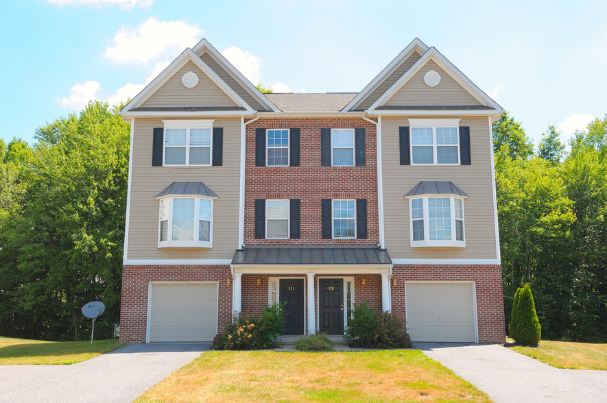 Primary Photo - Valley Stream Village Townhomes