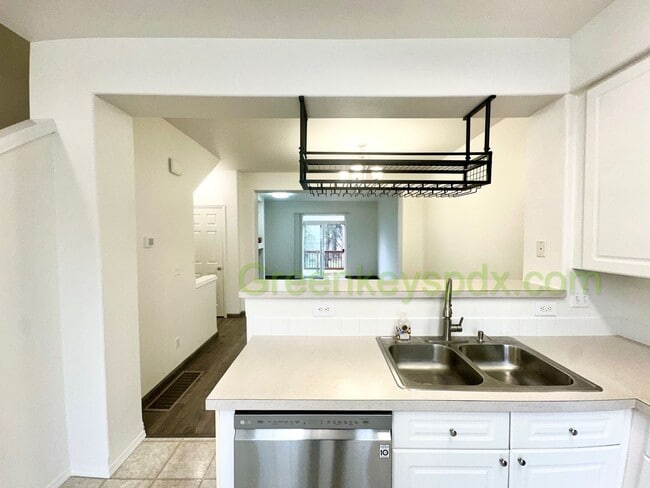 Building Photo - Amazing 2-Bedroom Townhouse with 2.5 Bathrooms, Attached Garage, Private Fenced Patio