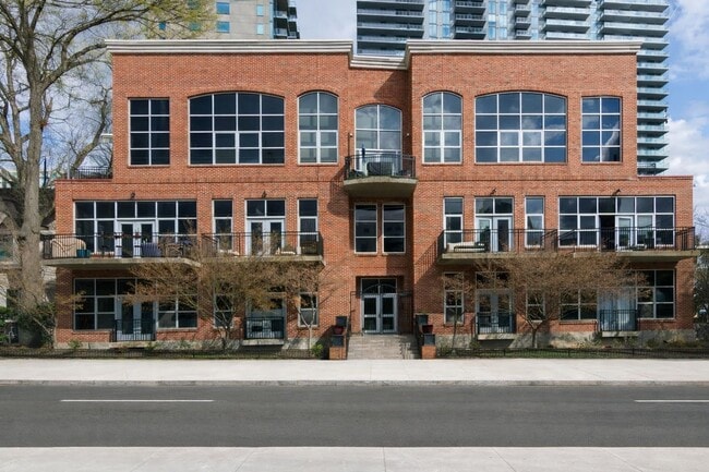 Building Photo - 1023 Juniper St NE