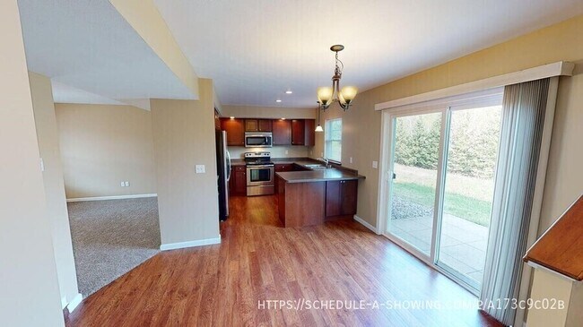 Building Photo - 1806 N Creek Cir