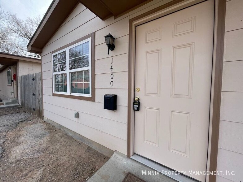 Building Photo - 1400 5th Ave