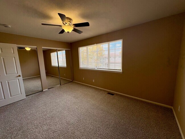 Building Photo - Highlands Ranch 3bed, 3.5 bath