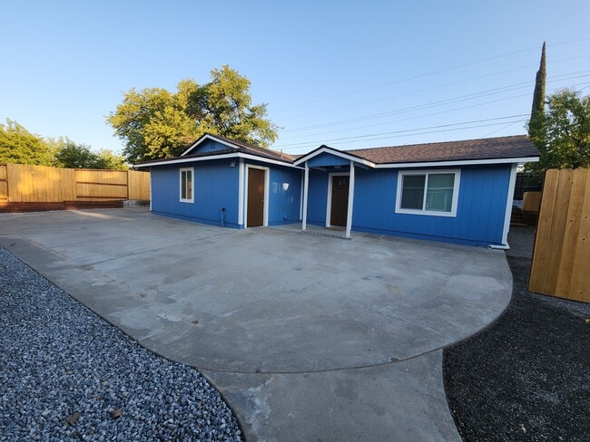 Building Photo - 1530 Aloha St