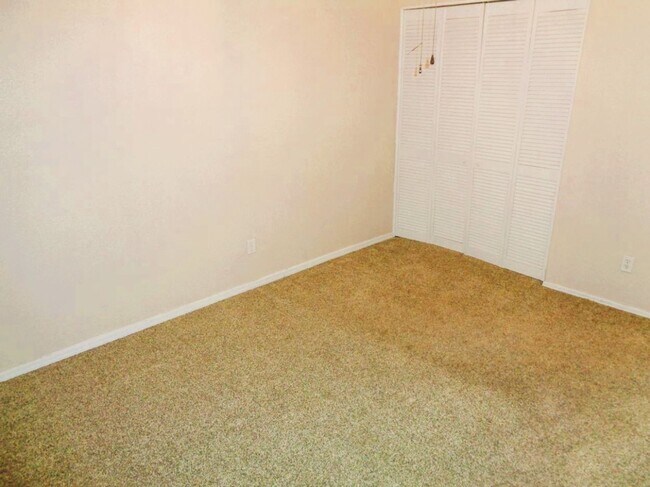 Building Photo - Exquisite Single Level Upper Valley Home With Refrigerated Air Located In Quiet Neighborhood
