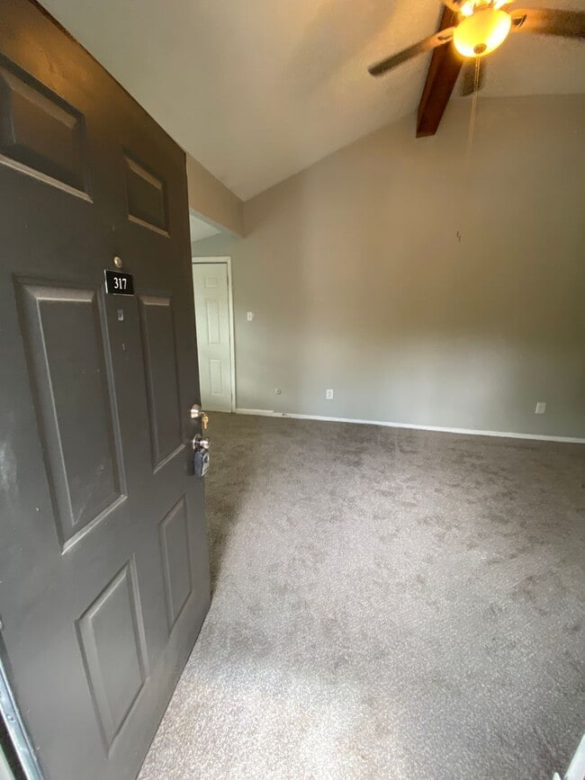 Building Photo - 1 bed 1 bath unit for rent in Dallas!