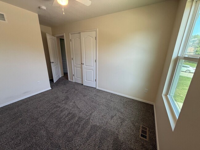 Building Photo - Beautiful 4 Bedroom!