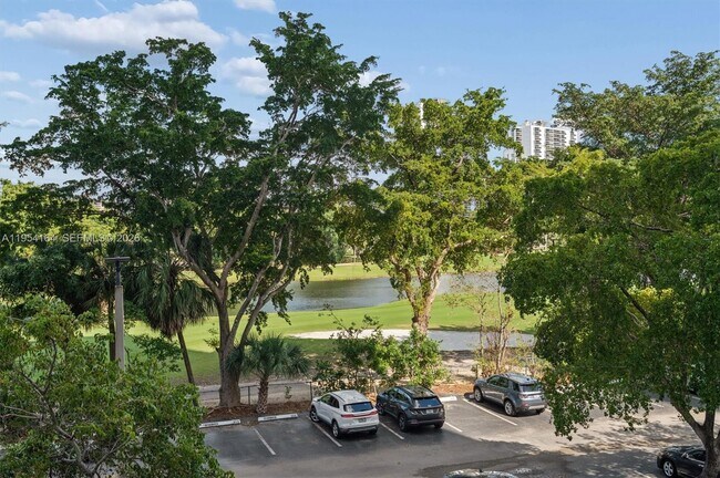 Building Photo - 20225 NE 34th Ct