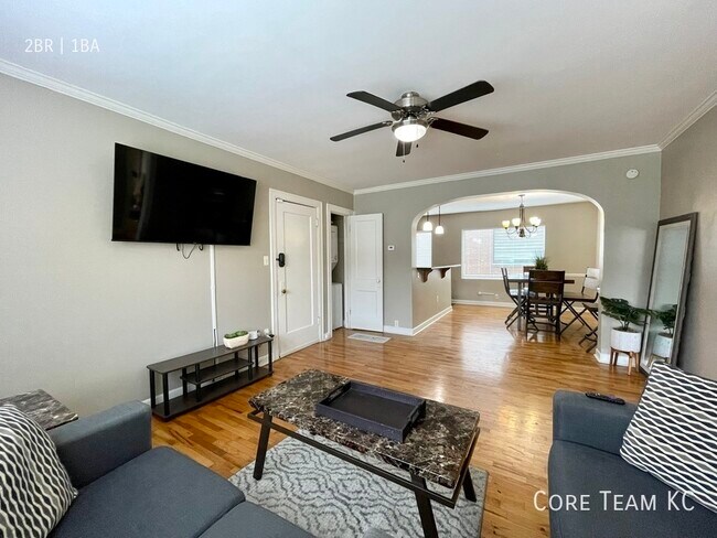 Building Photo - 1107 W 45th St