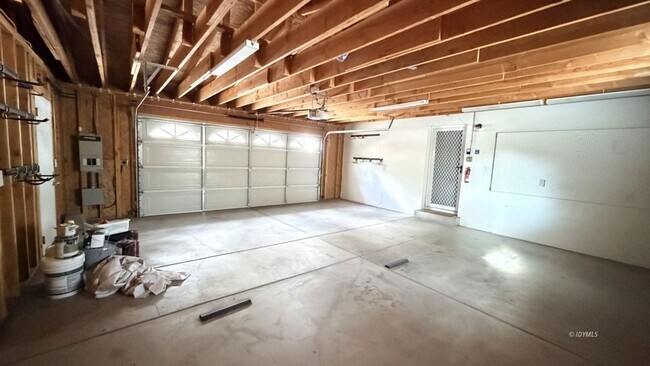 Building Photo - 25001 Rim Rock Rd