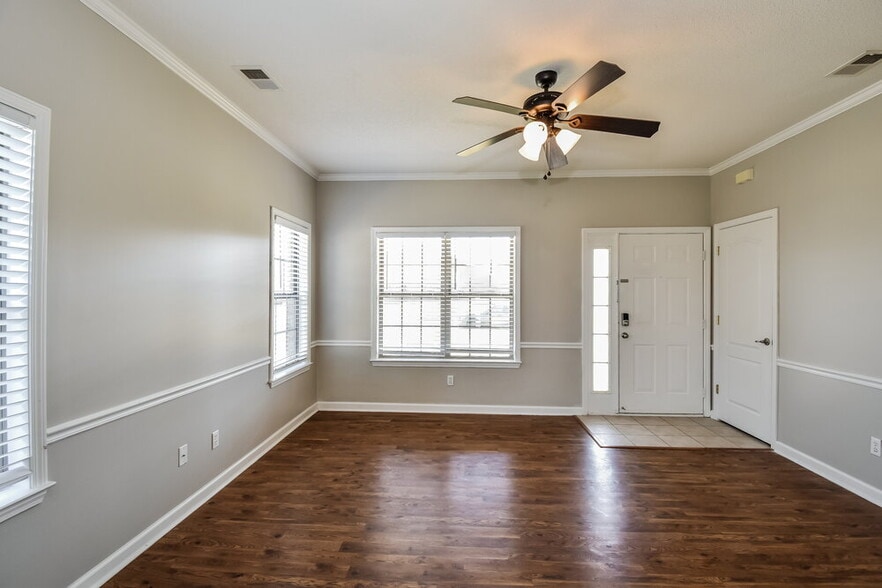 Building Photo - 120 Penny Ln