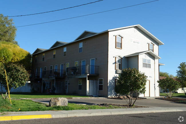 Building Photo - Sunset Apartments Ontario