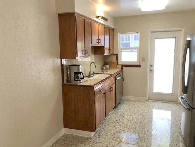 Building Photo - 807 26th Ave N